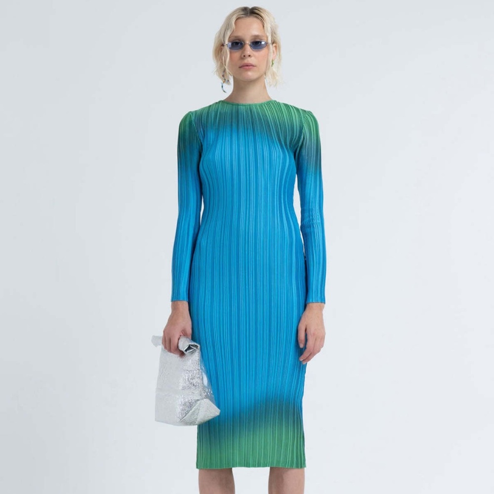 Arthur Apparel Box Pleat Crew Neck Midi Dress in Green Orb